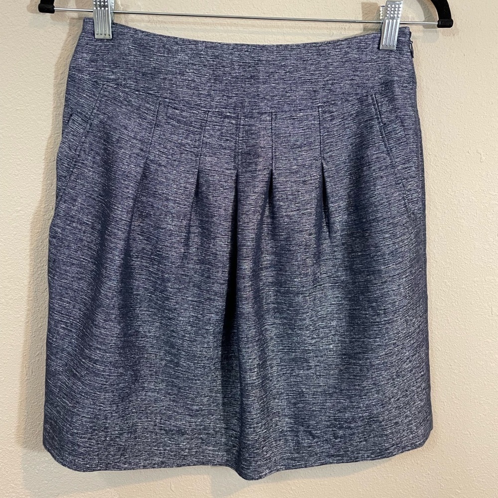 Ann Taylor pleated‎ linen blend silver navy knee length skirt, sz 0, EUC